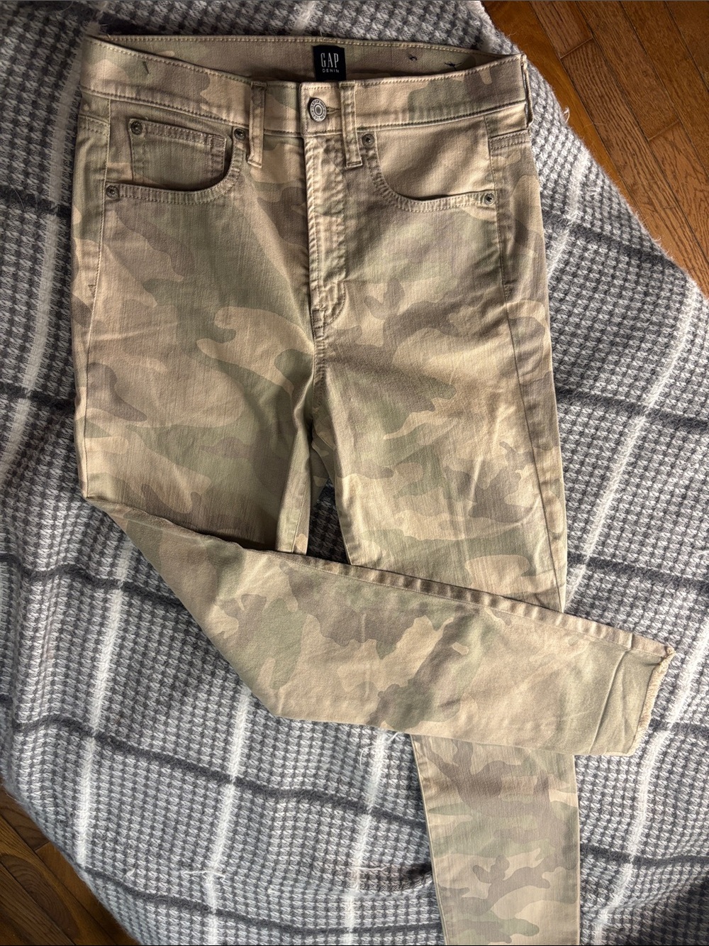 GAP Women’s Skinny Camo Pants in Olive and Tan